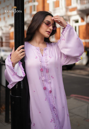 Rania Jofa Lyra RJPS-01 lilac charmeuse silk floral embroidered long shirt – close-up upper body street view