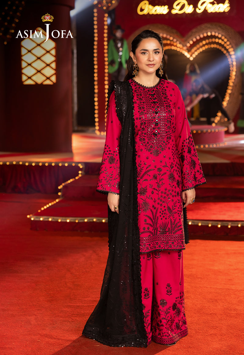 yumna zaidi dress design Yumna Zaidi looks gorgeous ,styled up in our Berry Blue Gown. Modern embellishment ,adding details with swarovskis. Check out for further details www.shahtajqaiser.com Design: Eila
