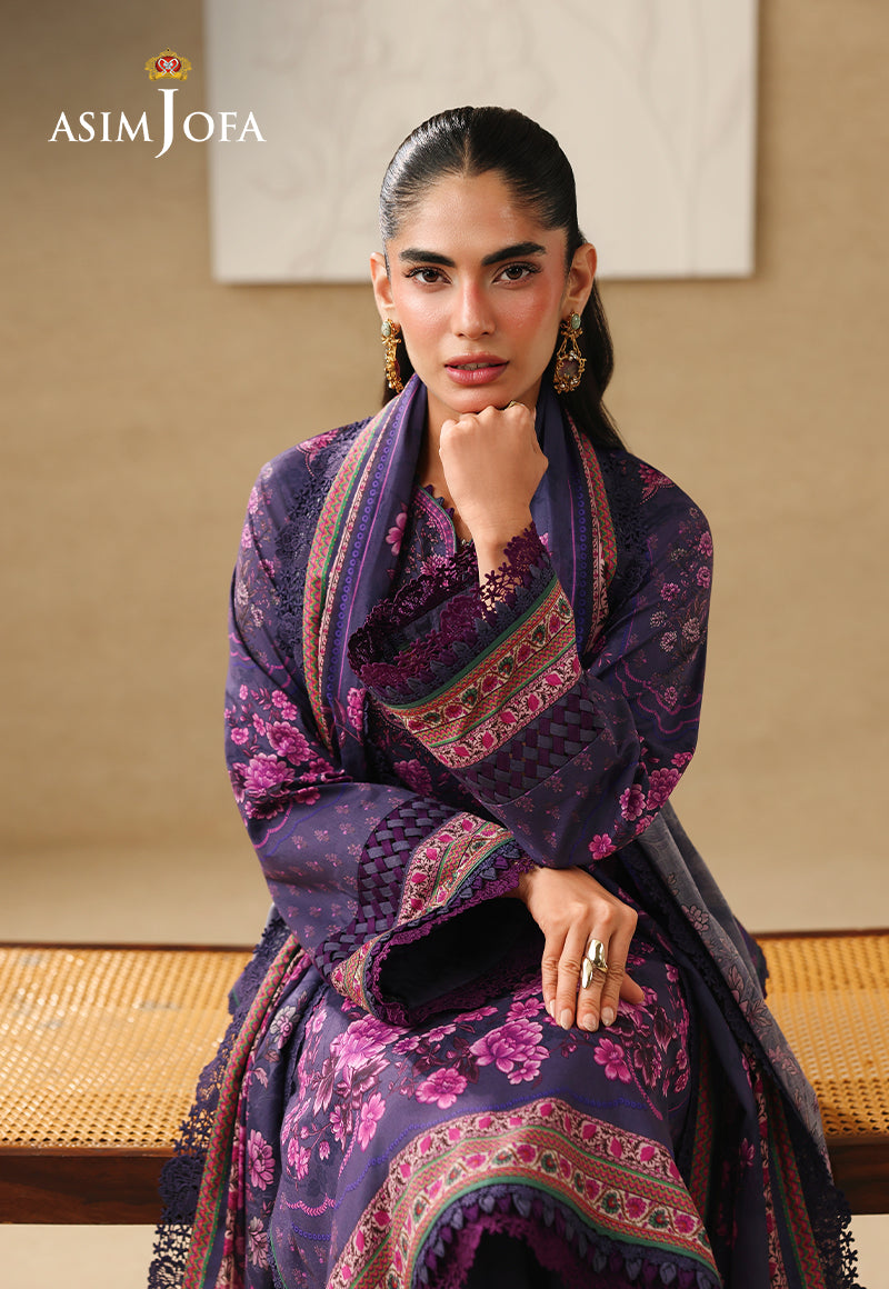 Asim Jofa AJUBC-08 deep purple floral printed lawn suit – seated close-up highlighting patterned cuffs and matching dupatta