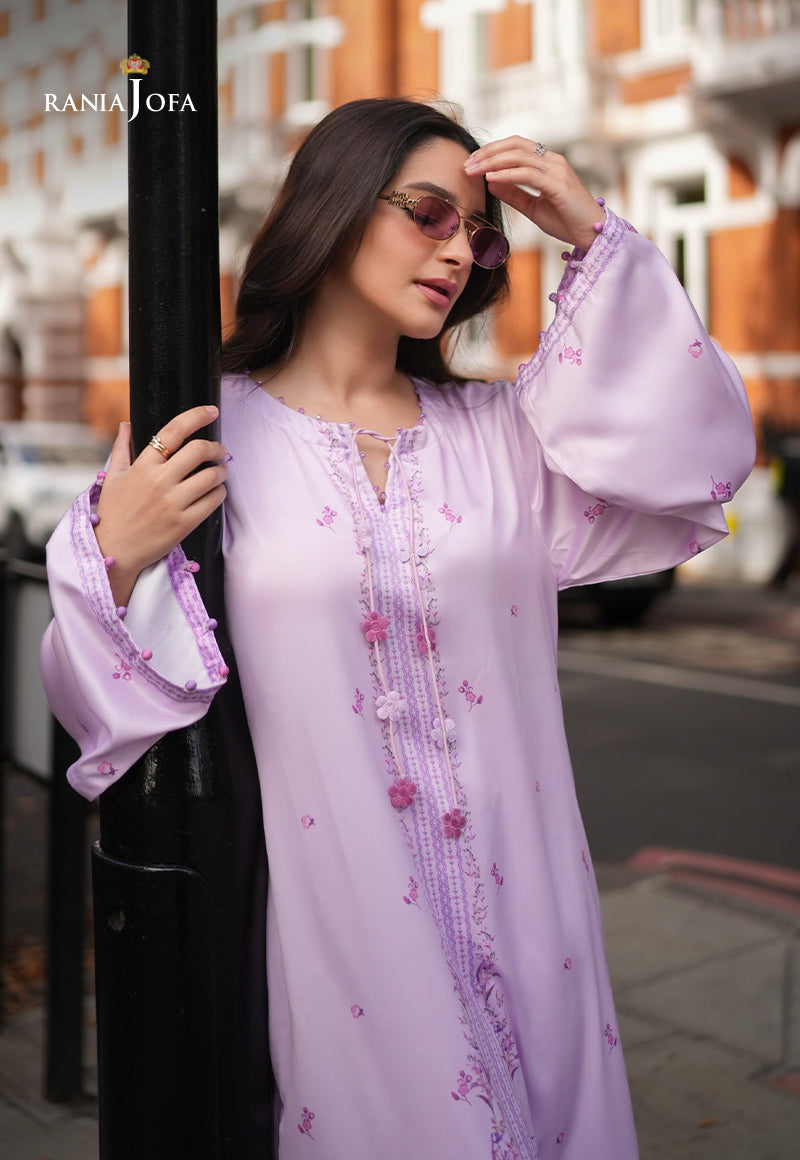 Rania Jofa Lyra RJPS-01 lilac charmeuse silk floral embroidered long shirt – close-up upper body street view
